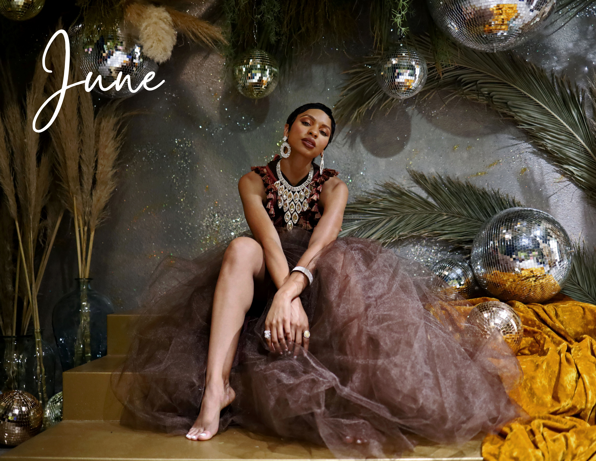 Copy of The Essence Factory: Julia La Rue Luxury Fashion Wall Calendar – Volume 1 
